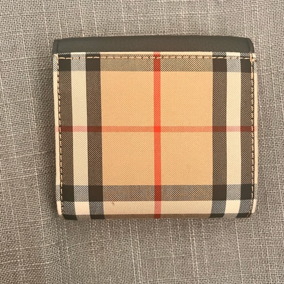 Burberry wallet - Picture 1 of 5